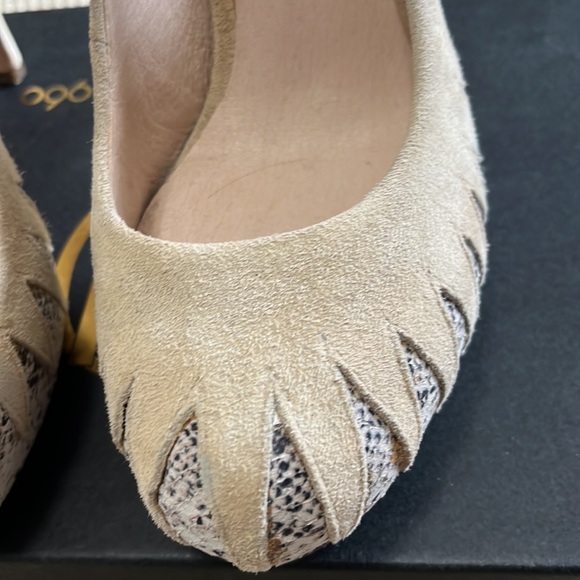 House of Harlow cream suede heels. Size 38 - Picture 5 of 8